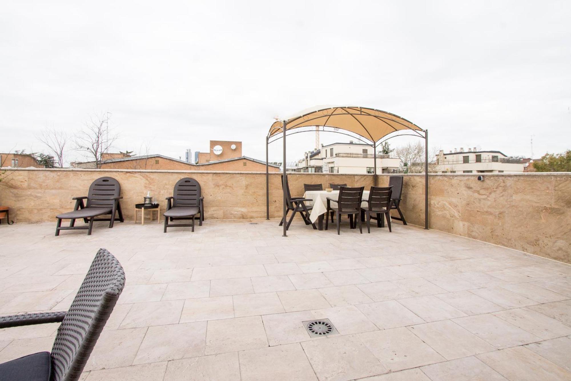 Apartamentos Villablino Arturo Soria Madrid Exterior photo
