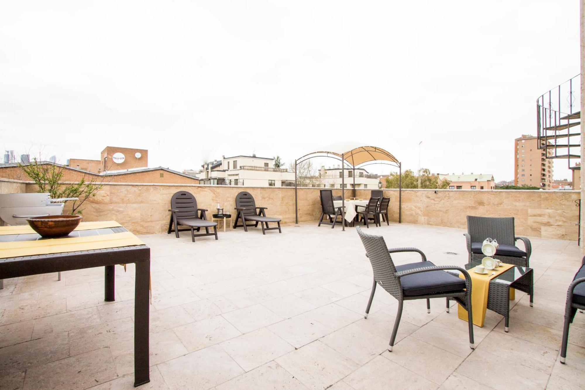 Apartamentos Villablino Arturo Soria Madrid Exterior photo